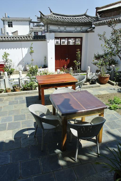 大理市 Hidden Garden Dali Bed & Breakfast エクステリア 写真